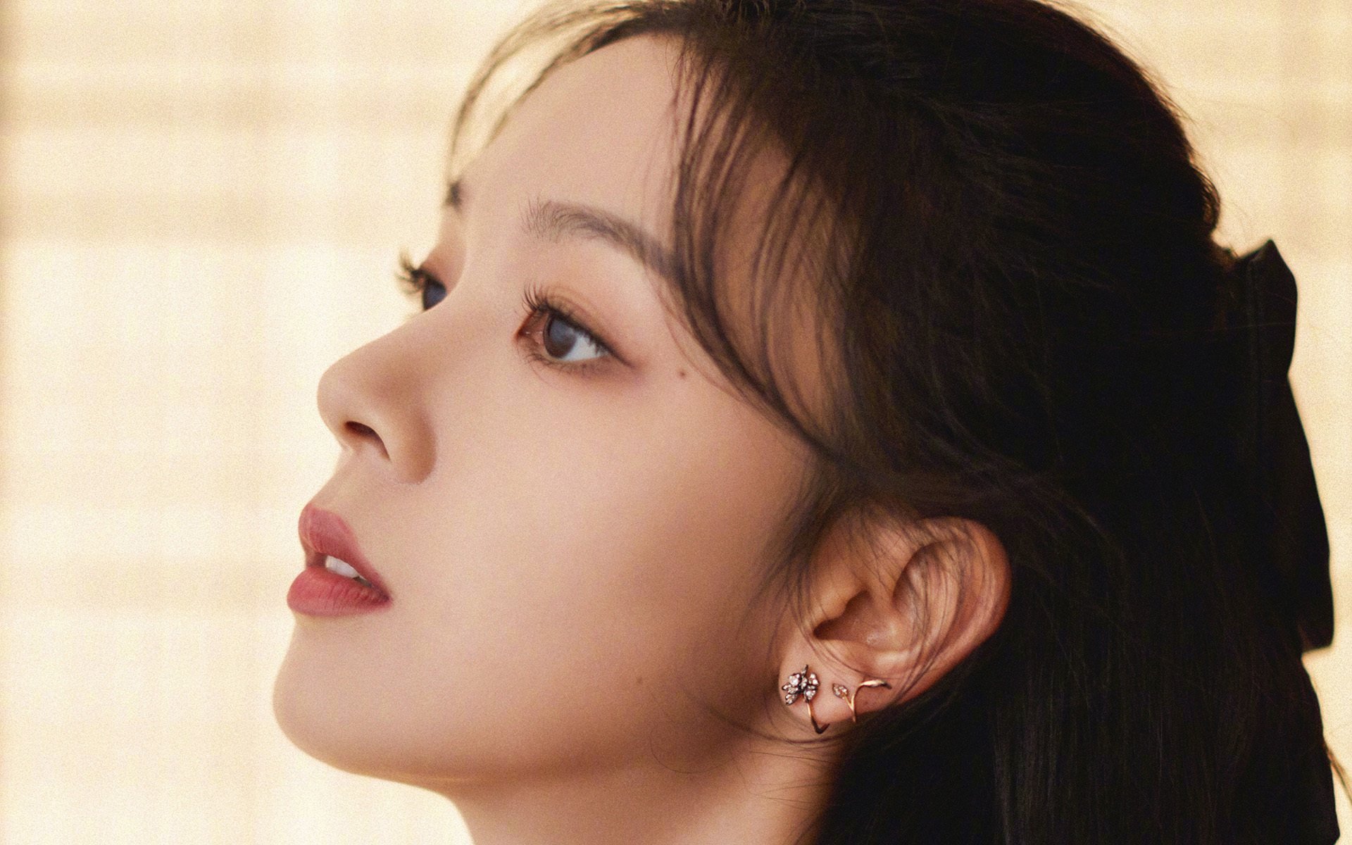 九游网-自由潜水比赛，潜入海底的宁静世界，自由潜水视频